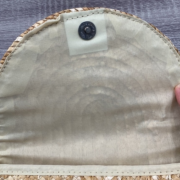 NWT. Art Minds Straw Clutch Size-10” x 6” x 1.75”. - Picture 7 of 8